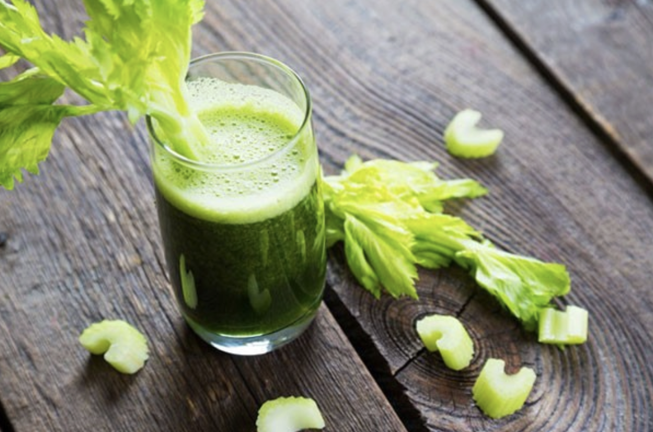 Uống nước ép cần tây mỗi ngày: Thần dược thanh lọc hay trào lưu cần tỉnh táo?